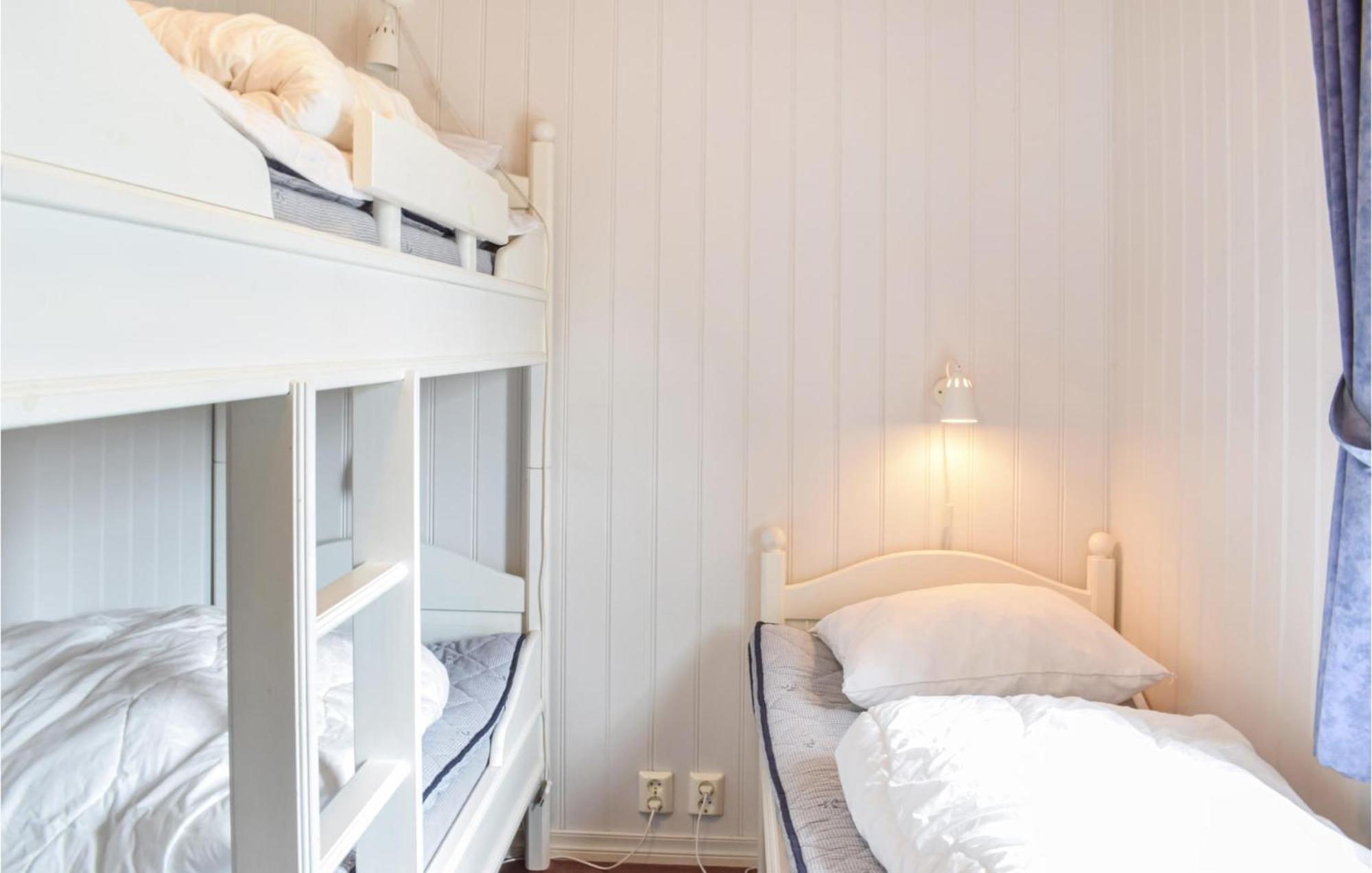 Gorgeous Home In Bekkjarvik With Wifi Exterior photo